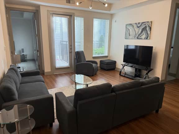 Spacious 3-Bed, 2 1/2 Bath Apartment by The Galleria - Image 2