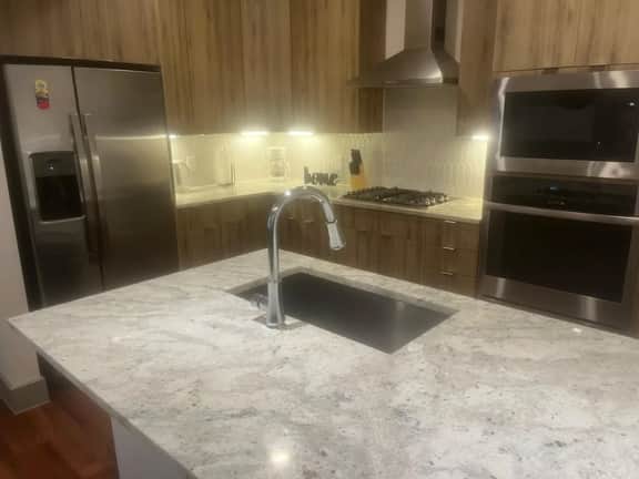 Spacious 3B 2.5B Apt by Galleria - Image 5