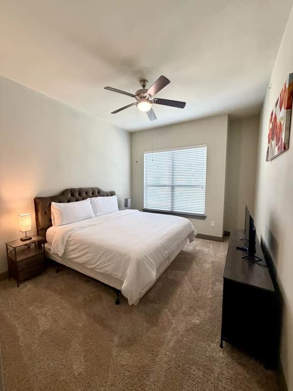 Stunning Pool View 2 Bedroom Apartment - Image 3
