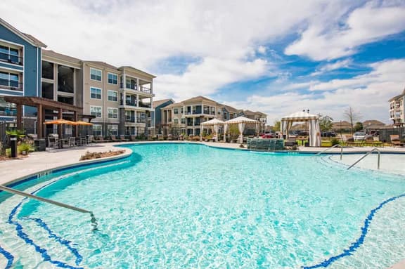 Fully Furnished Pool View Apartment in Tomball, TX - Image 1