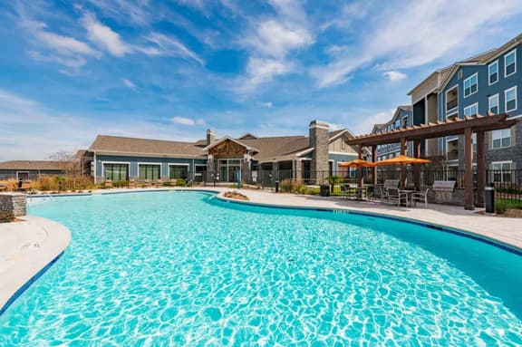 Furnished Pool View Resort ** - Image 1