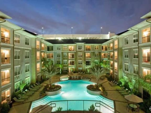 Spacious Pool View Furnished Apartment by NRG Stadium** - Image 1